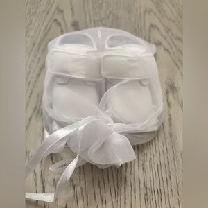 NWT Baby Deer Keepsakes Monogram-able White Baby Shoes Size 3 (6-9M)